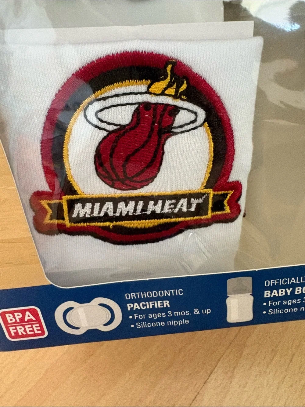 NBA Baby’s Starting Lineup MIAMI HEAT 3-pc Set Pacifier Baby Bottle & Bib NEW
